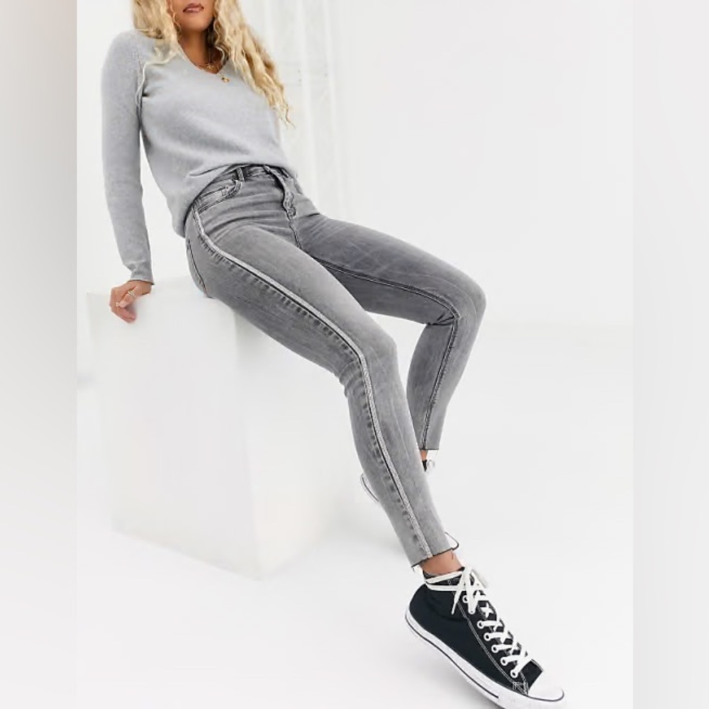 Stradivarius Gray Denim Jeans – Size 00